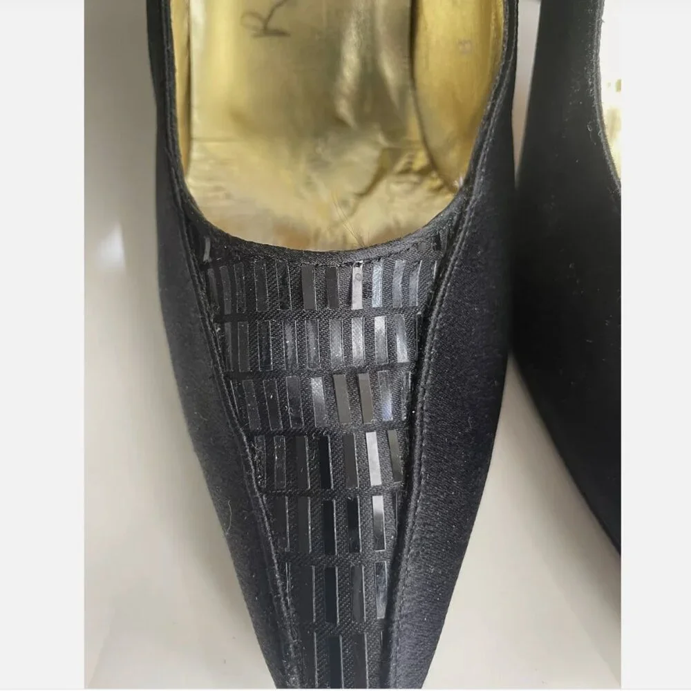 ST. JOHN Black Heels with dressy sequins Gold Interior SZ 7.5 narrow